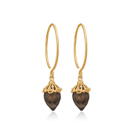 Hoops øreringe fra Priesme smykker med de elegante røgfarvet quartz ædelsten. Disse hoops øreringe er i 24 karat forgyldt 925 Sterling sølv